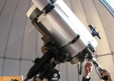 Activitat Mirant el sol a l'Observatori Astronòmic de Castelltallat.